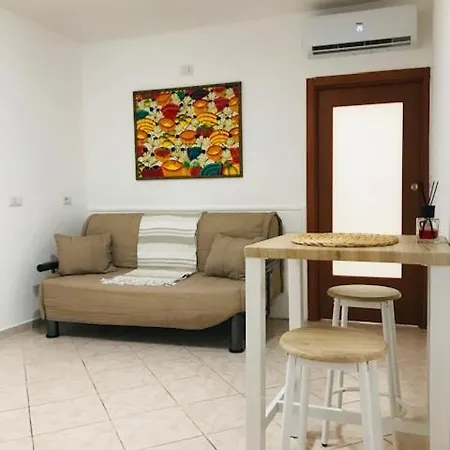 Isabel House Apartment