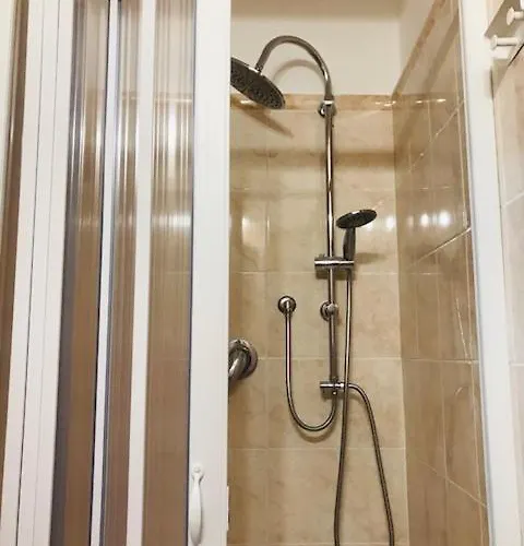 アパート Isabel House バーリ